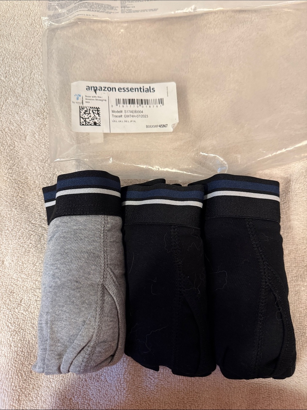 Amazon Essentials Men’s 3 of a 5 Pack Crew Socks - Black & Gray